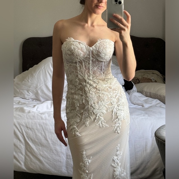 Wedding Dress-Never Worn - Picture 3 of 15
